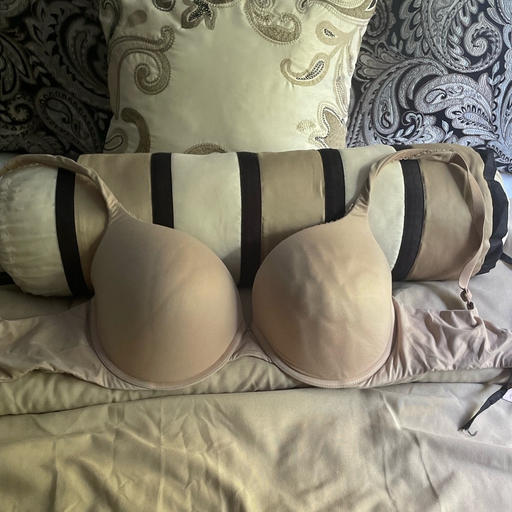Victoria Secret; Beige Push Up Bra, 34F